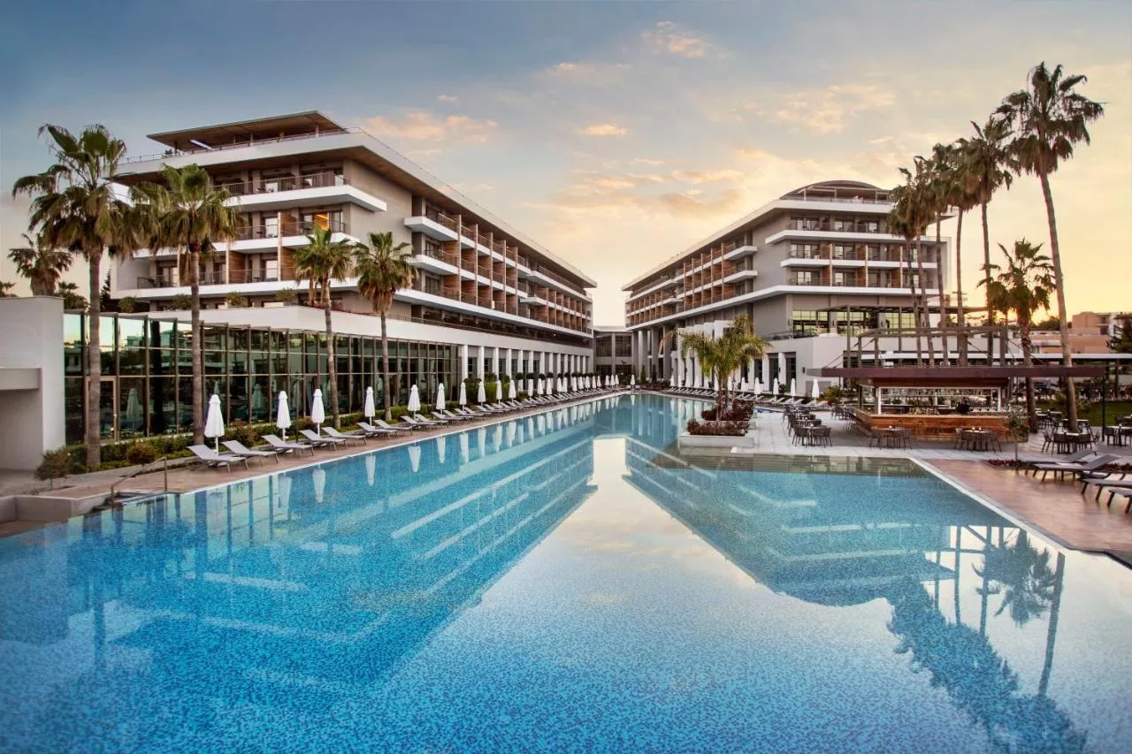 Acanthus & Cennet Barut Collection