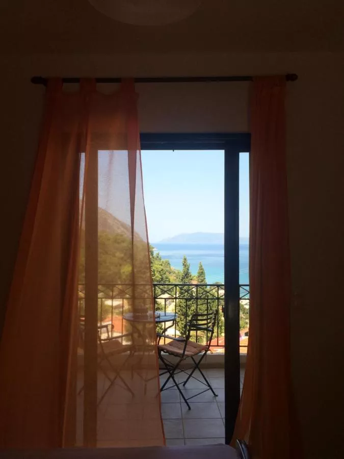 Giannatos Studios -  Isabella