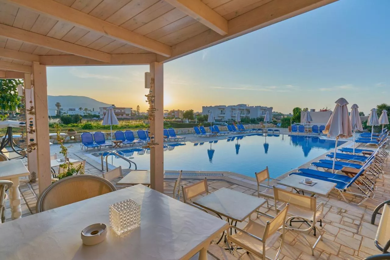 Golden Bay Aparthotel