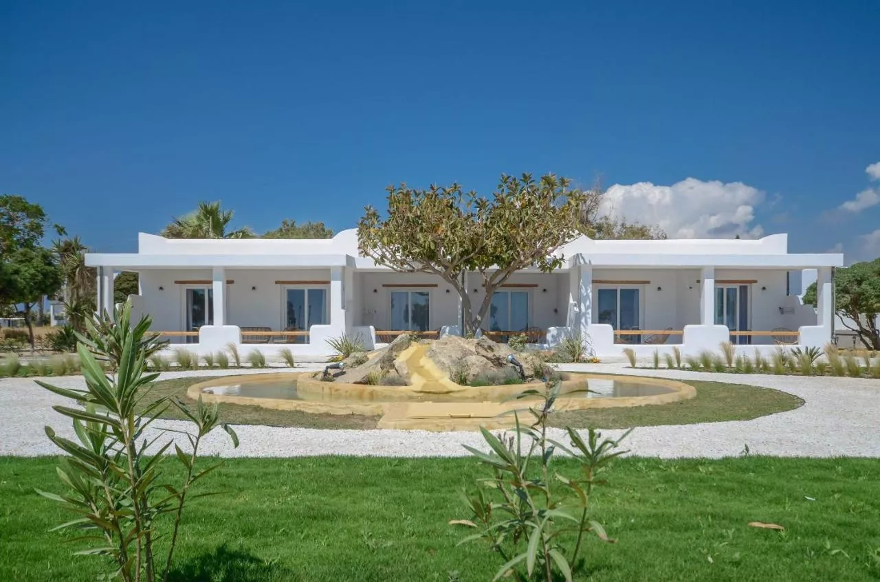 Glaronissi Beach Suites