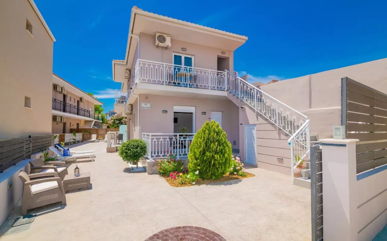 Nikos & Maria Studios