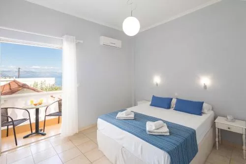 Bella Vista Beach Hotel & Studios