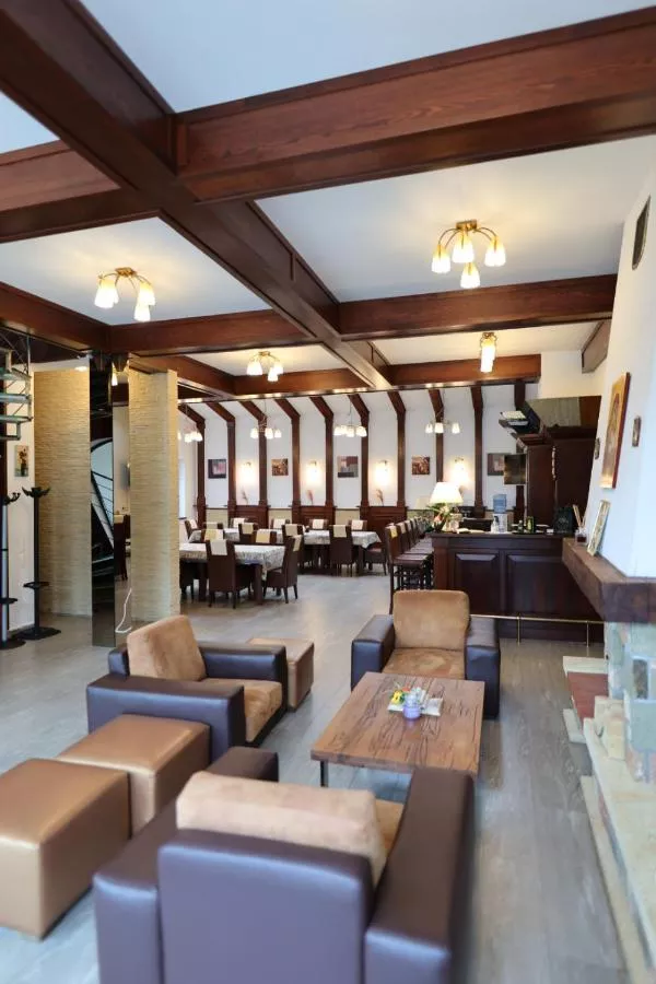 Vila Pinul Si Mesteacanul