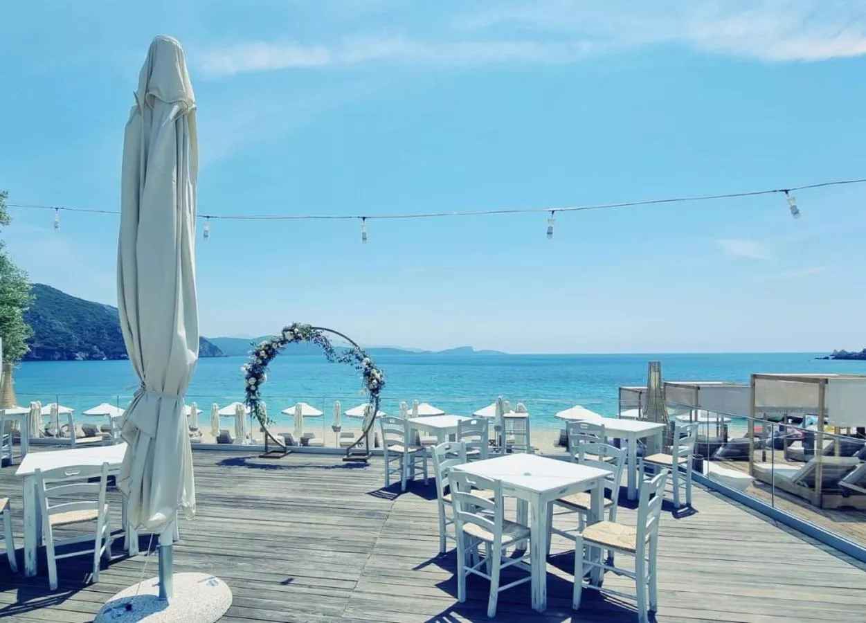 Enjoy Lichnos Bay Village Camping Hotel & Apartments