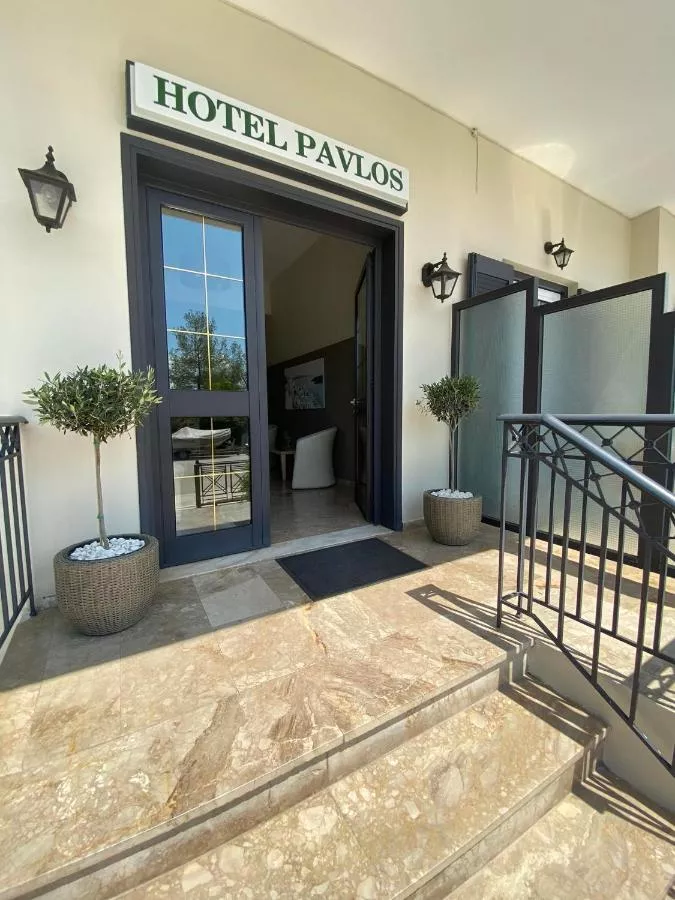 Pavlos Hotel & Studios