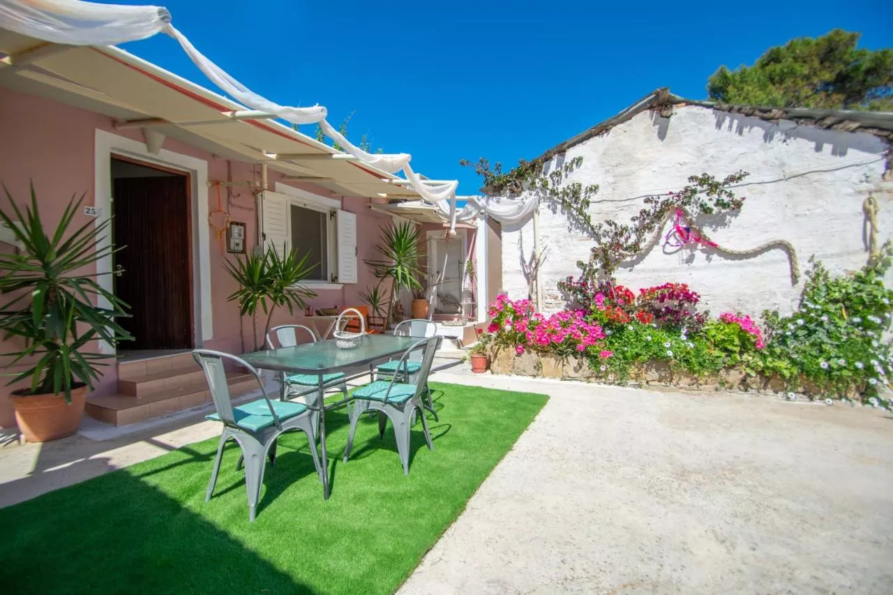 Dora's Tsilivi Beach House A