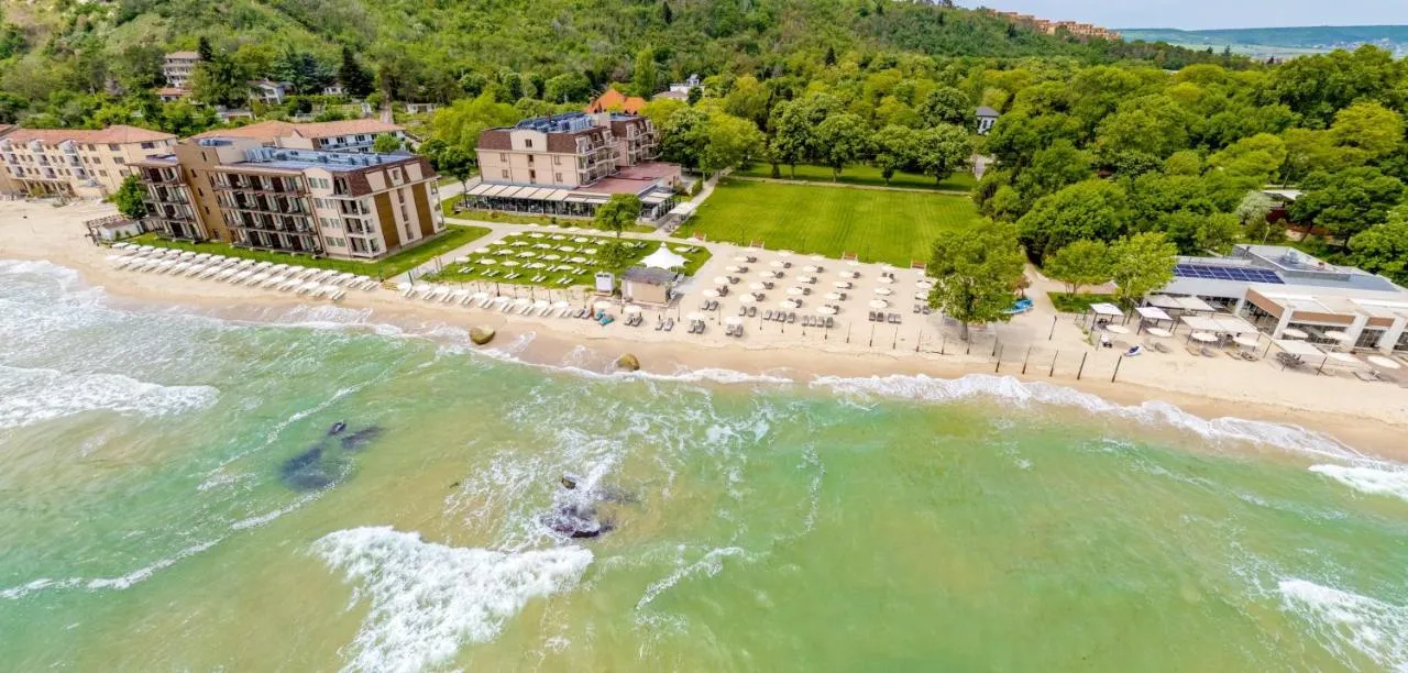 Effect Algara Beach Resort