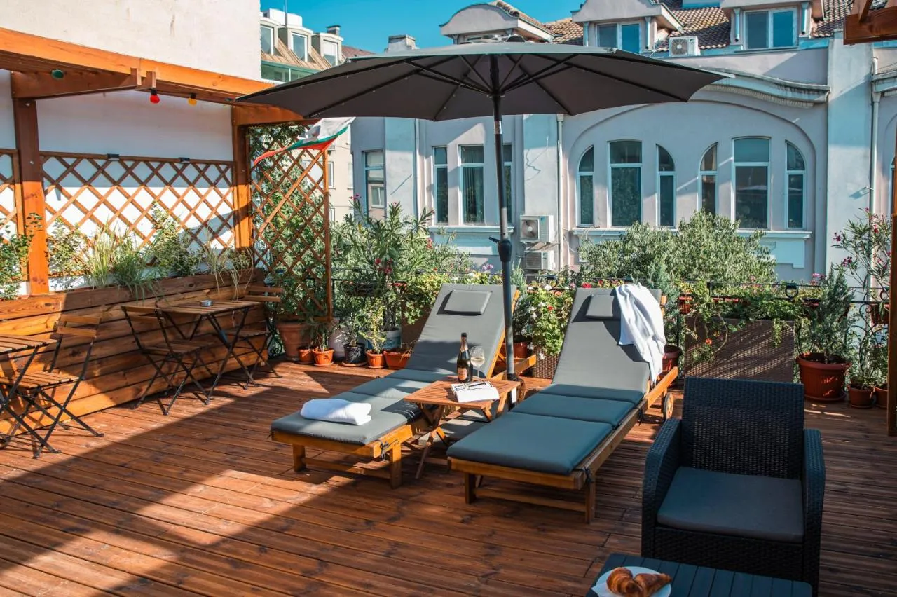 Three Dolphins Hotel