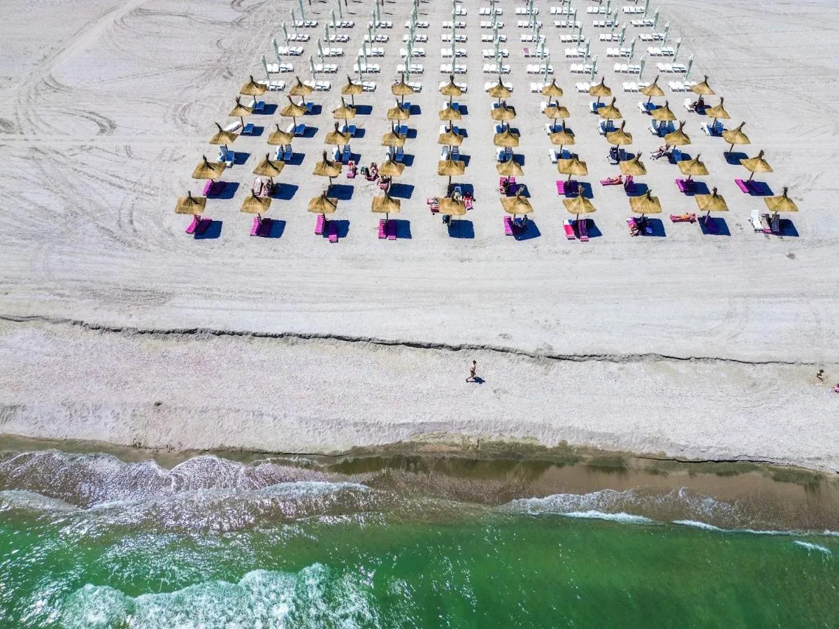 Complex Modern Mamaia