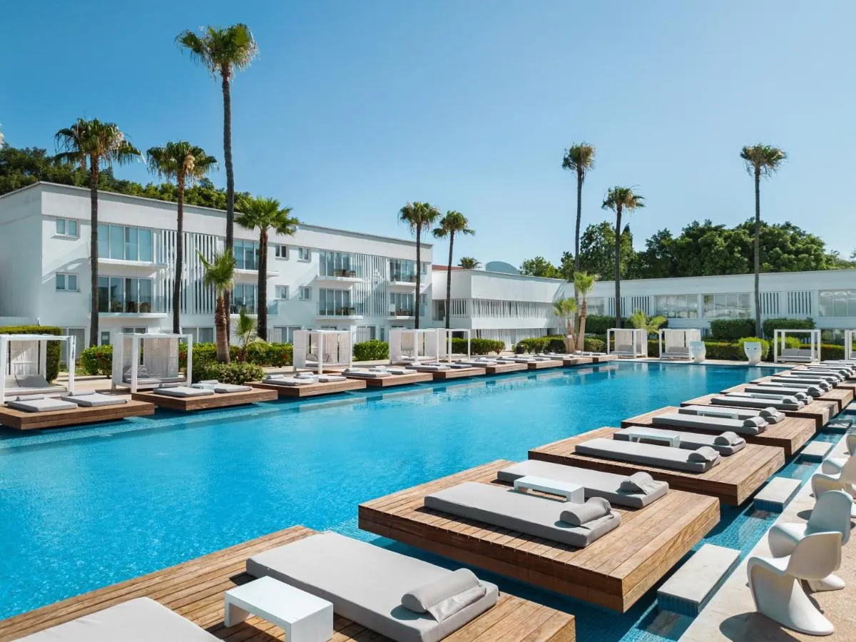 So White Club Resort