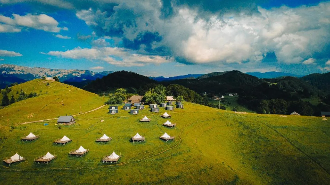 Ursa Mica Glamping Resort