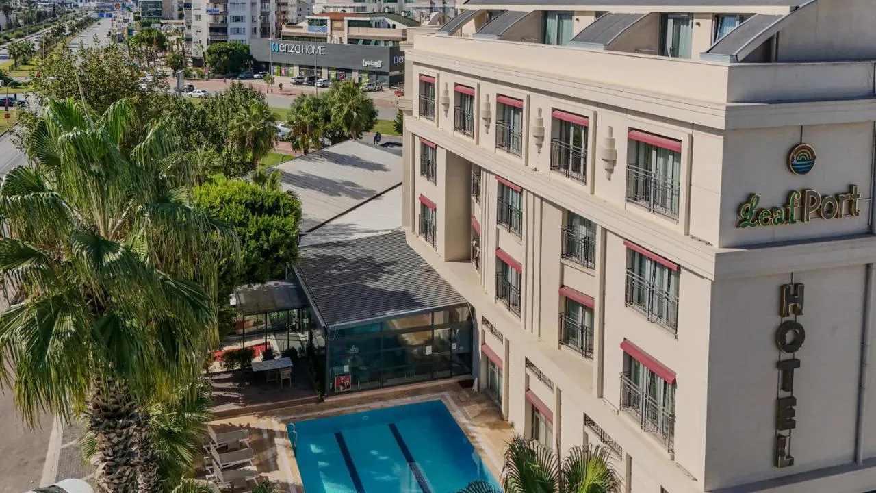 Leaf Port Hotel