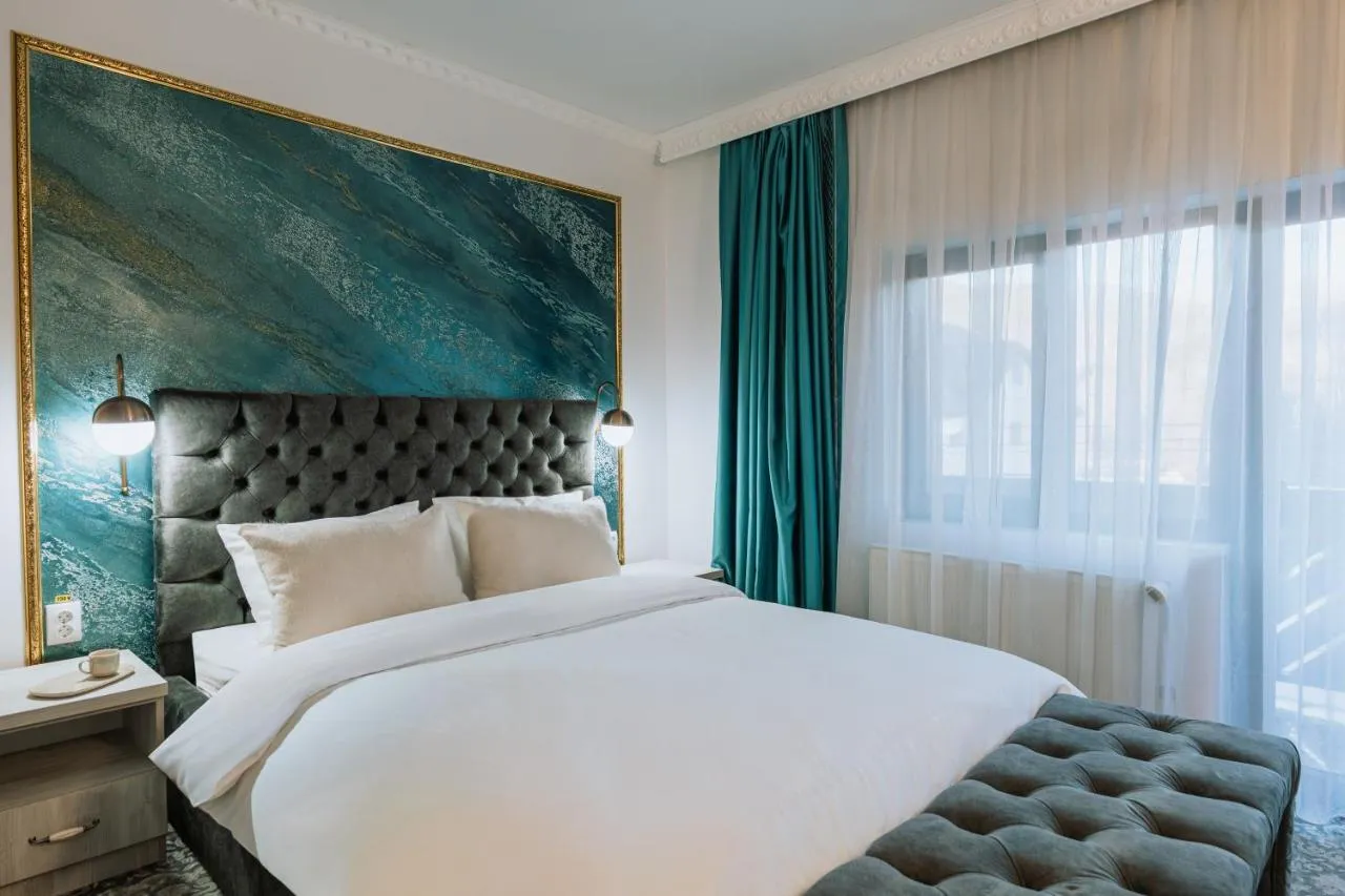 Suru Hotel & Restaurant