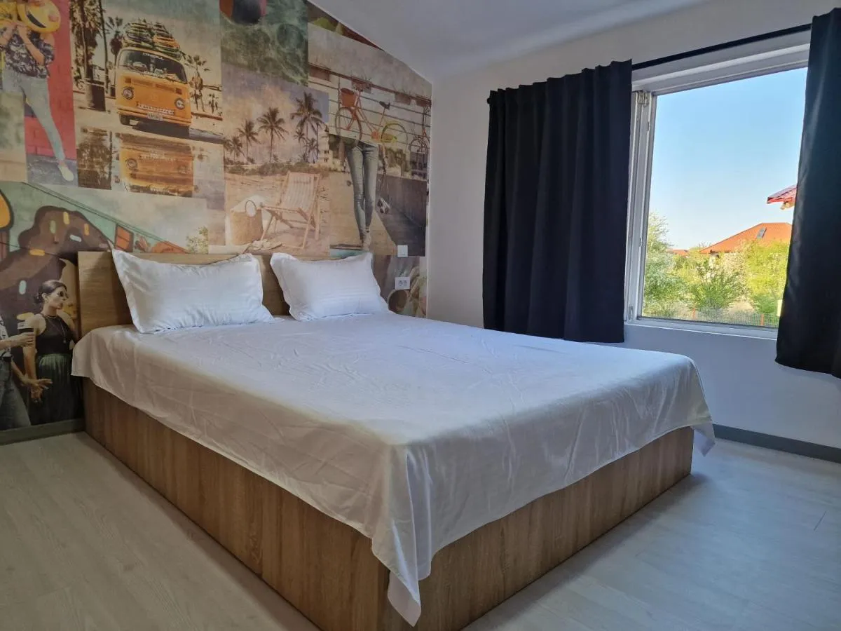 Traflor Termhouse Grayscale