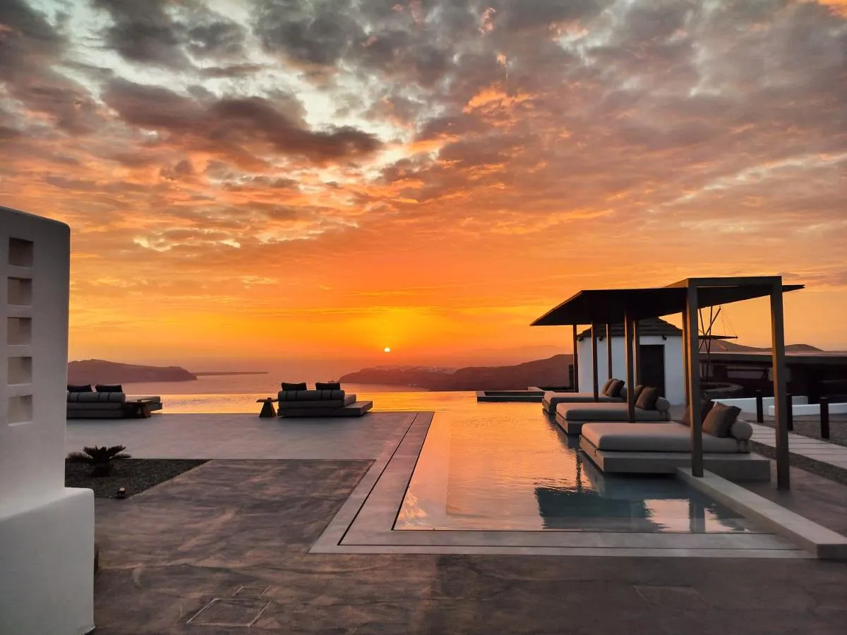 Caldera's Memories Hotel