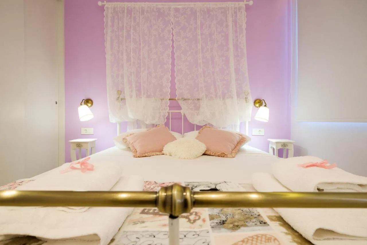 Cozy Home Steps From Old Port Seafront & Parking