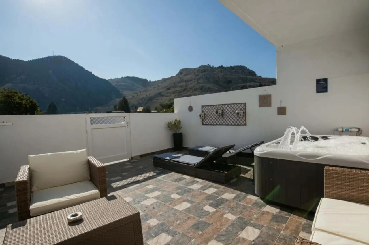 Stergios Suite With Private Jacuzzi
