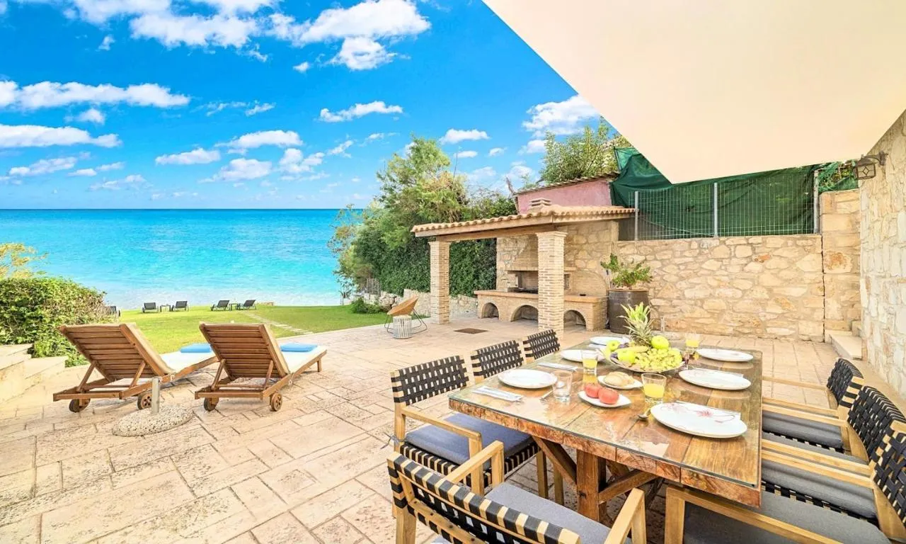 Psarou Beach House In Psarou