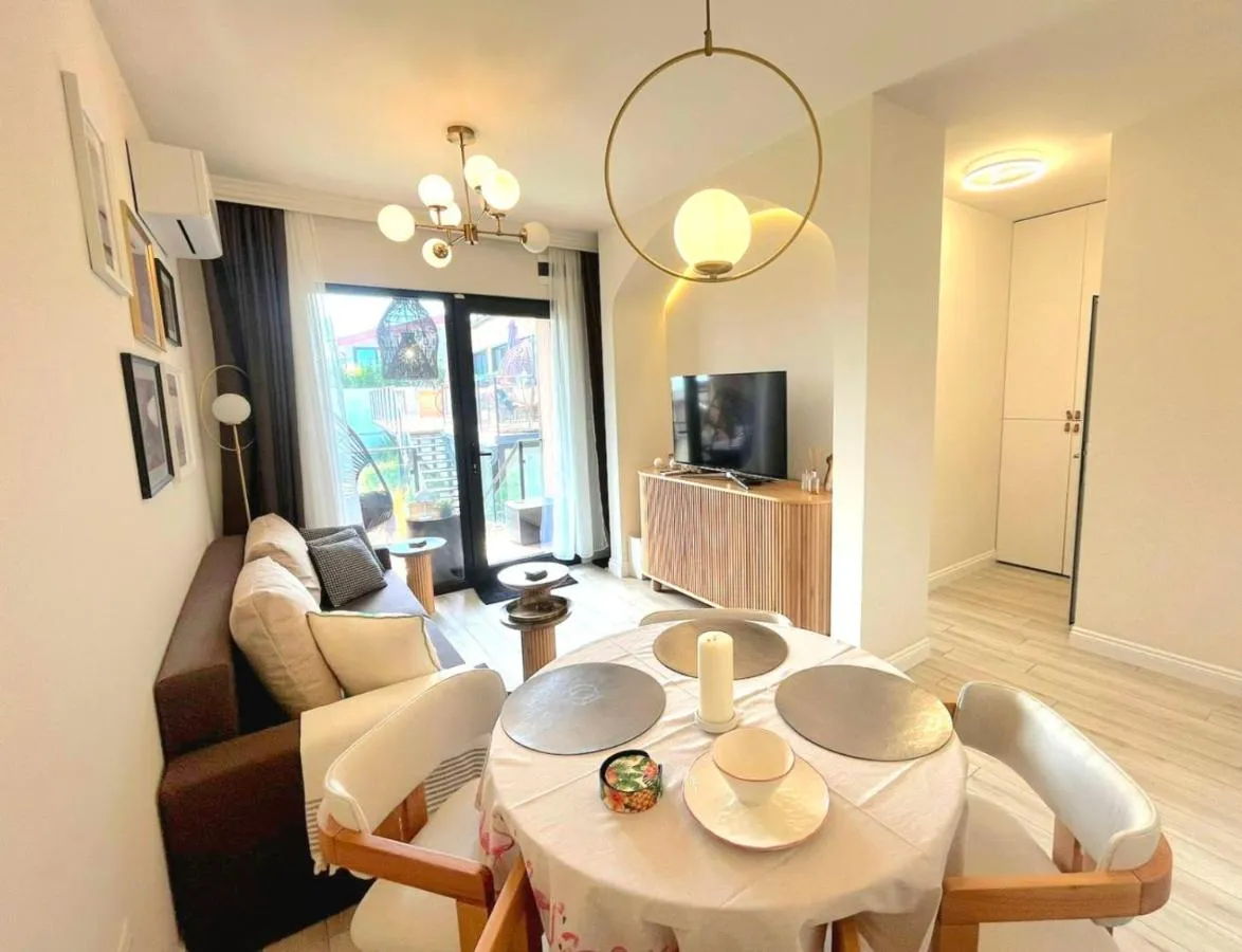 Beach House Flamingo