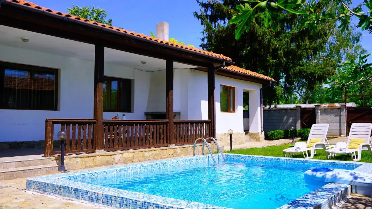 Vila Nolan S Basein Villa Nolan With Private Pool