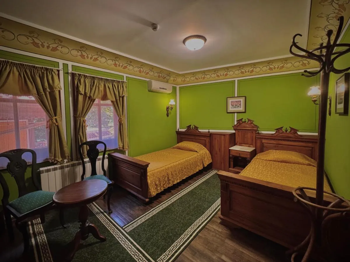 Family Hotel At Renaissance Square