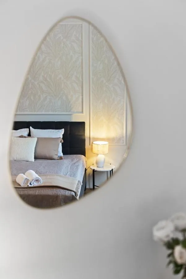 Rochus Stylish Stays
