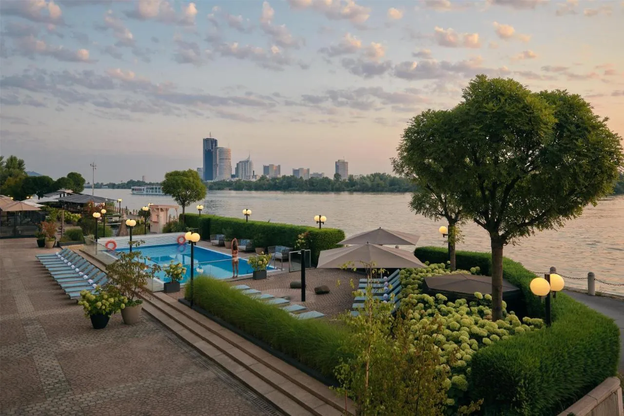 Hilton Danube Waterfront