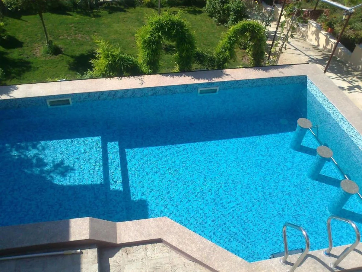 Villa meggi Ovcharovski Plazh Basein, Barbekyu