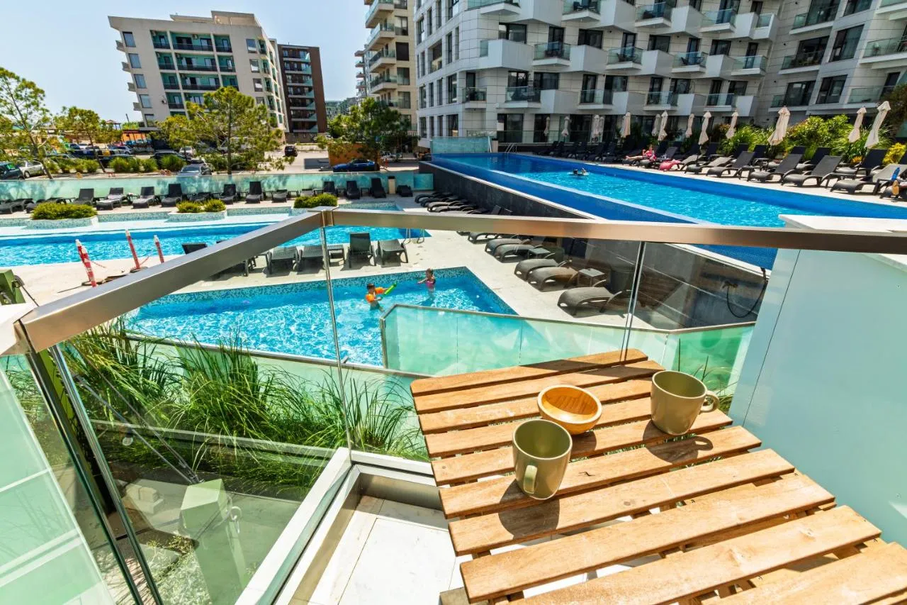 Chocolat Studios Infinity Pool & Spa Resort