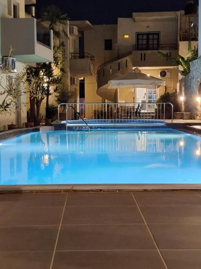 Lola's Hotel