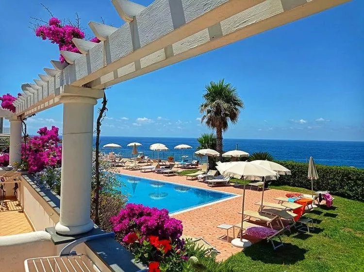 Albatros Hotel