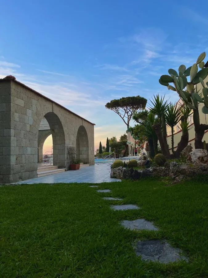 La Pergola E Villa Flavio
