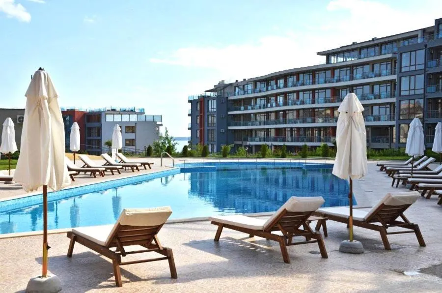 Sun Wave Sea & Pool View