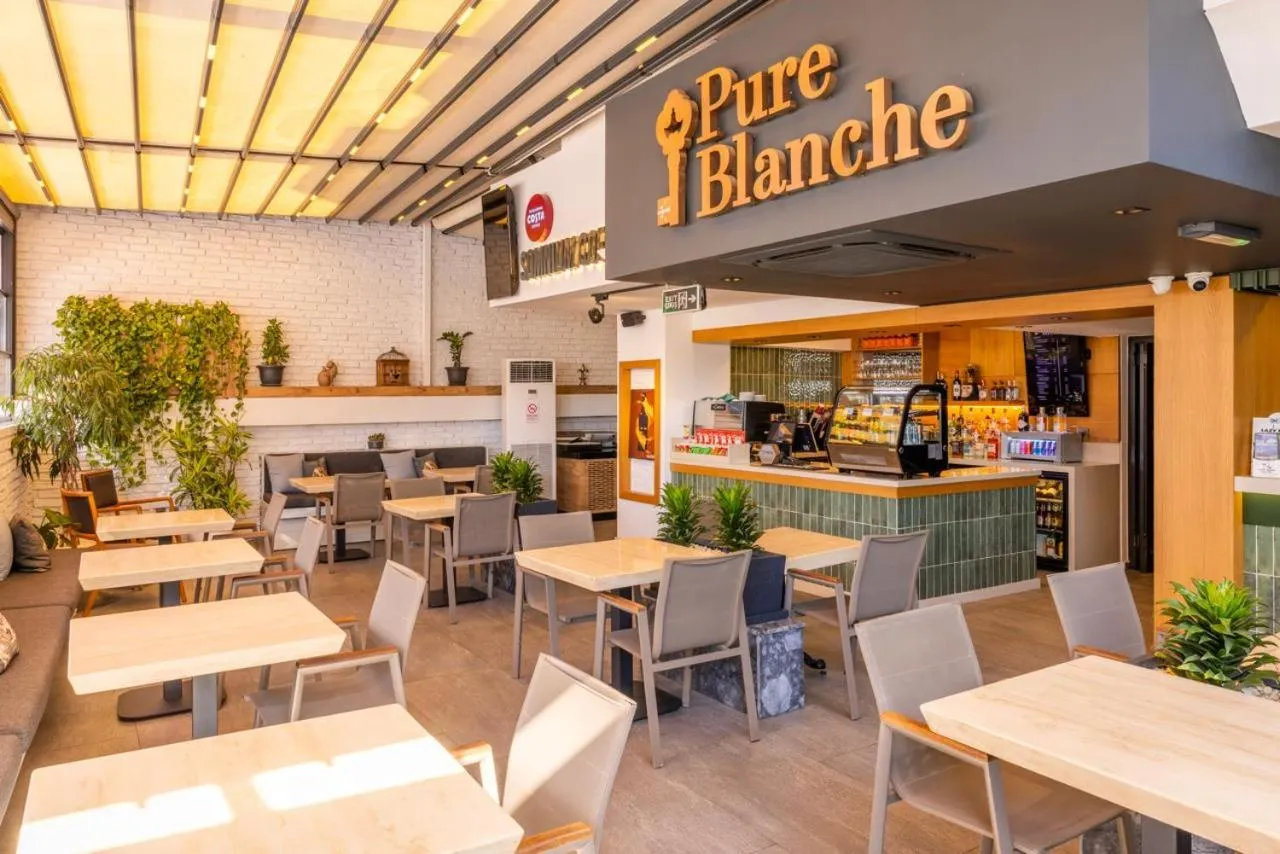 Pure Blanche Hotel