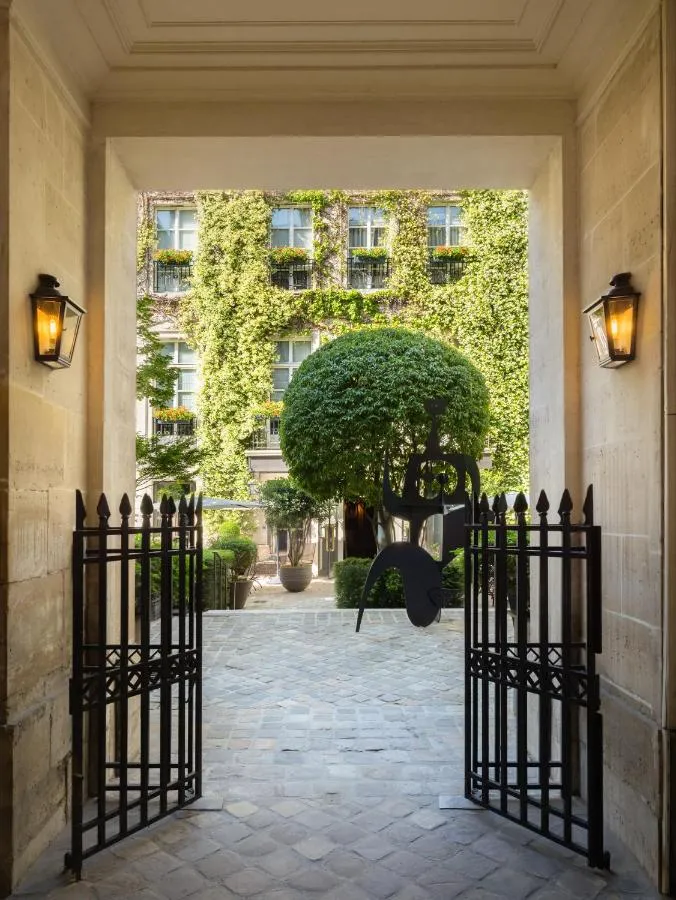 Pavillon de La Reine & Spa Small Luxury Hotels Of The World