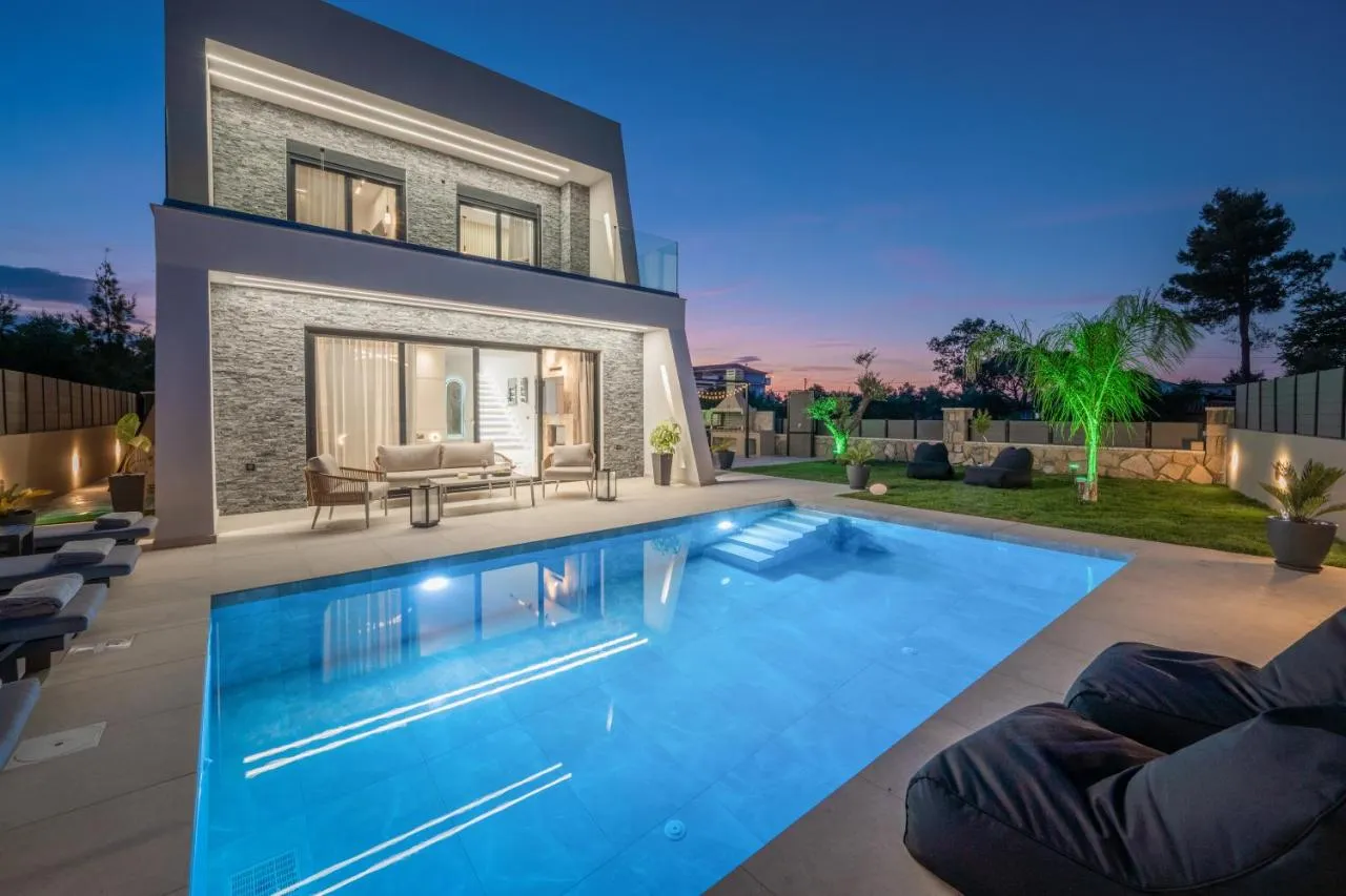 Sun White Villa