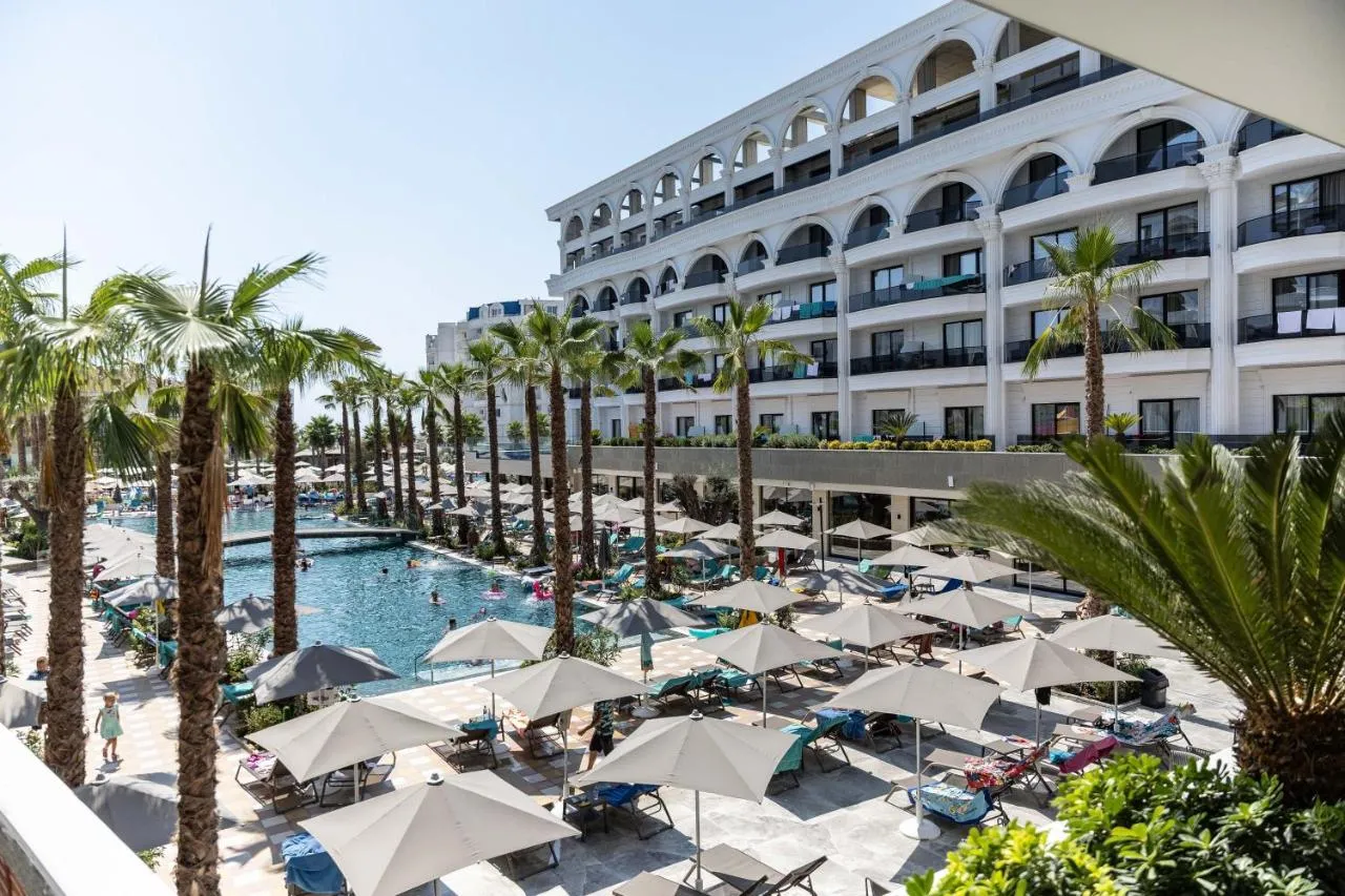 Fafa Aqua Palace Resort & Spa