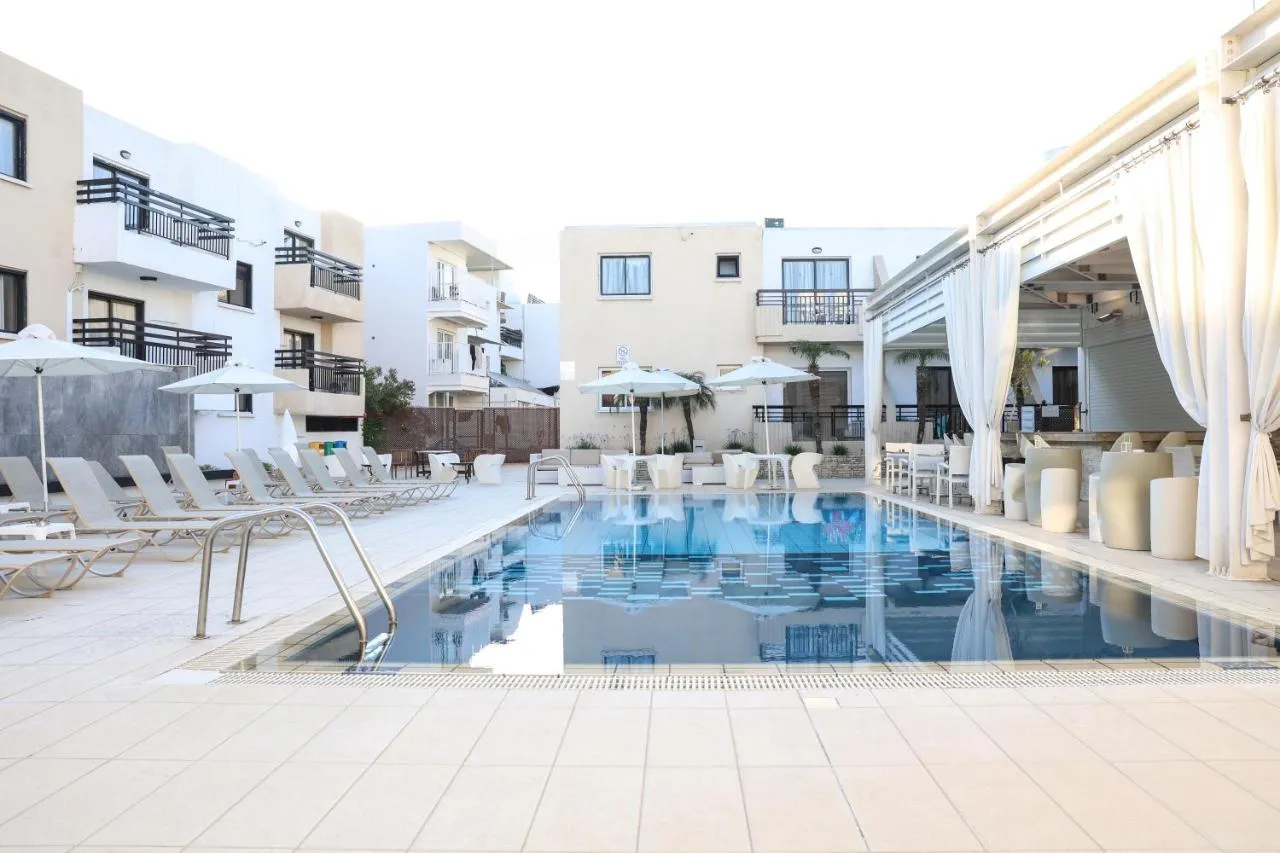 Senator Hotel Apartments