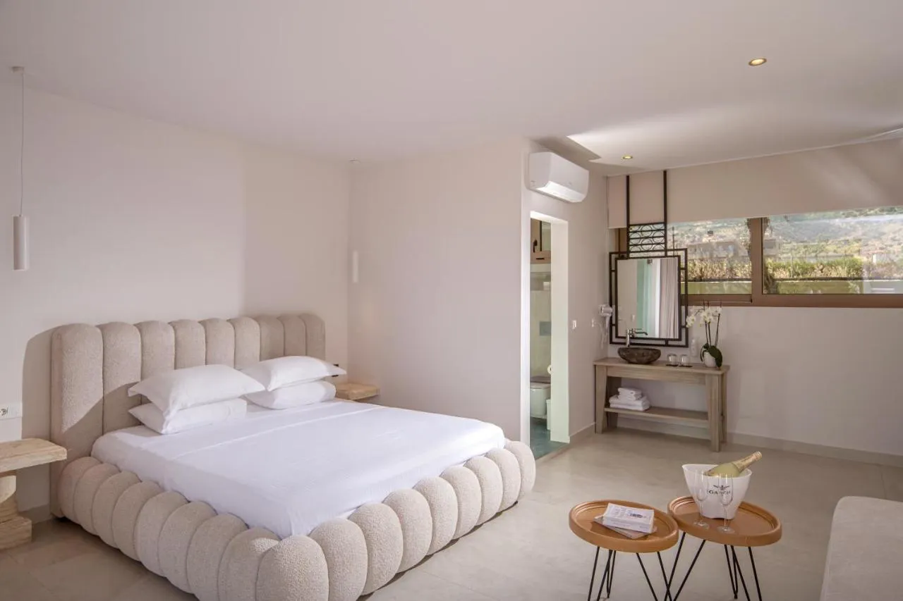 Parthenis Hotel & Suites
