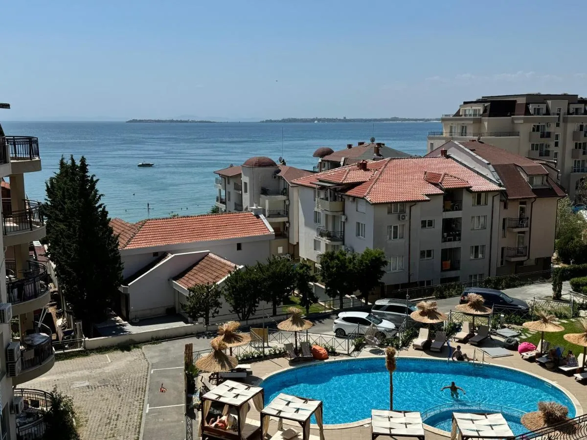 Marina Bay Apart Saint Vlas