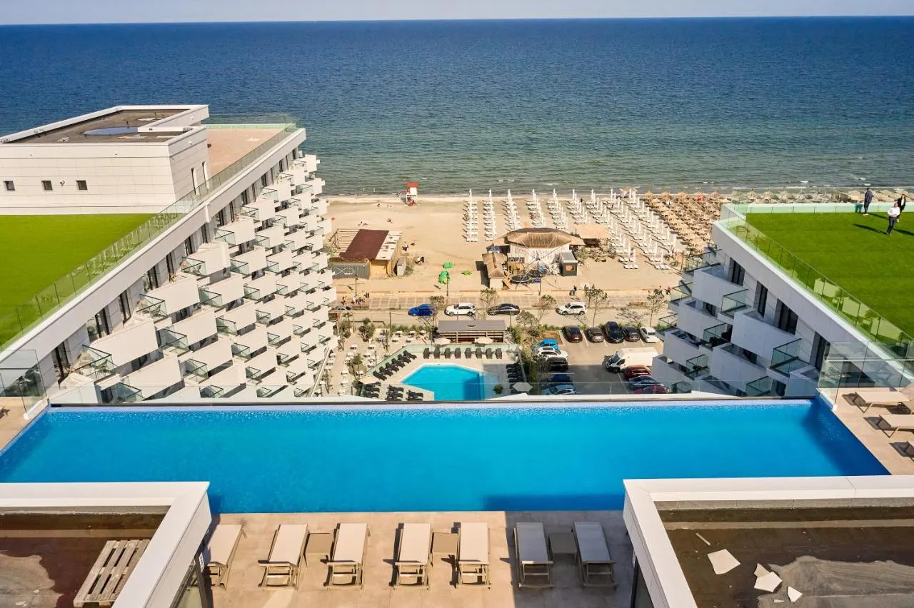 Chocolat Studios Infinity Pool & Spa Resort