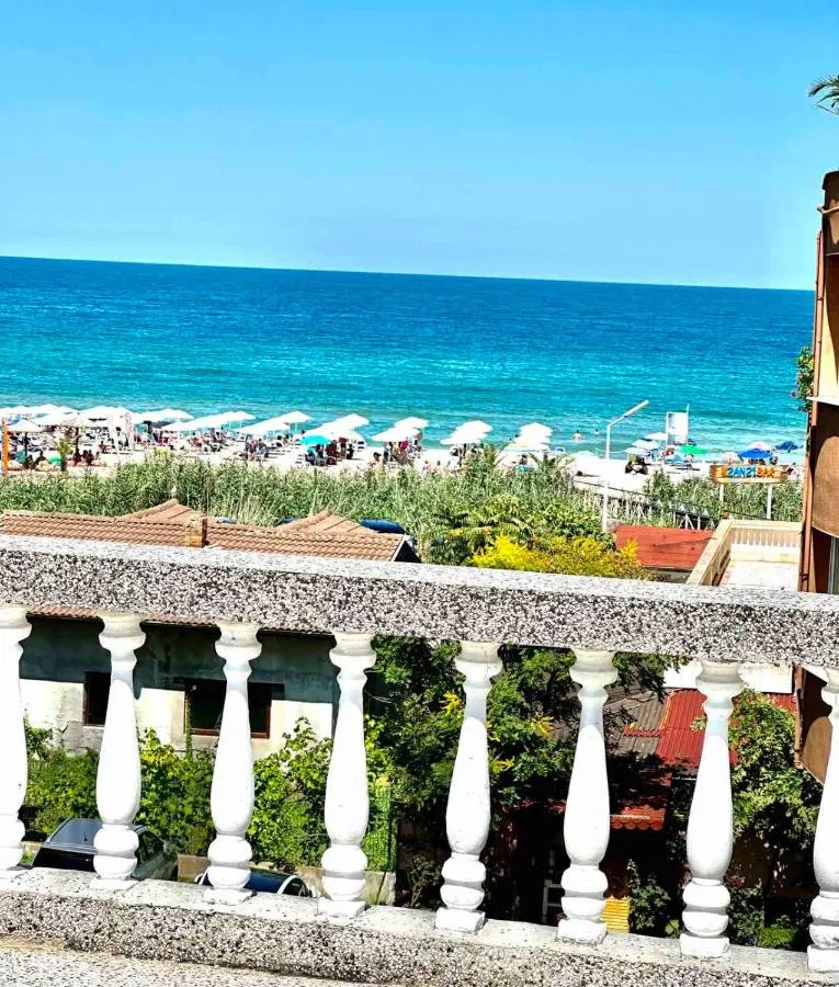 Hotel Yanis