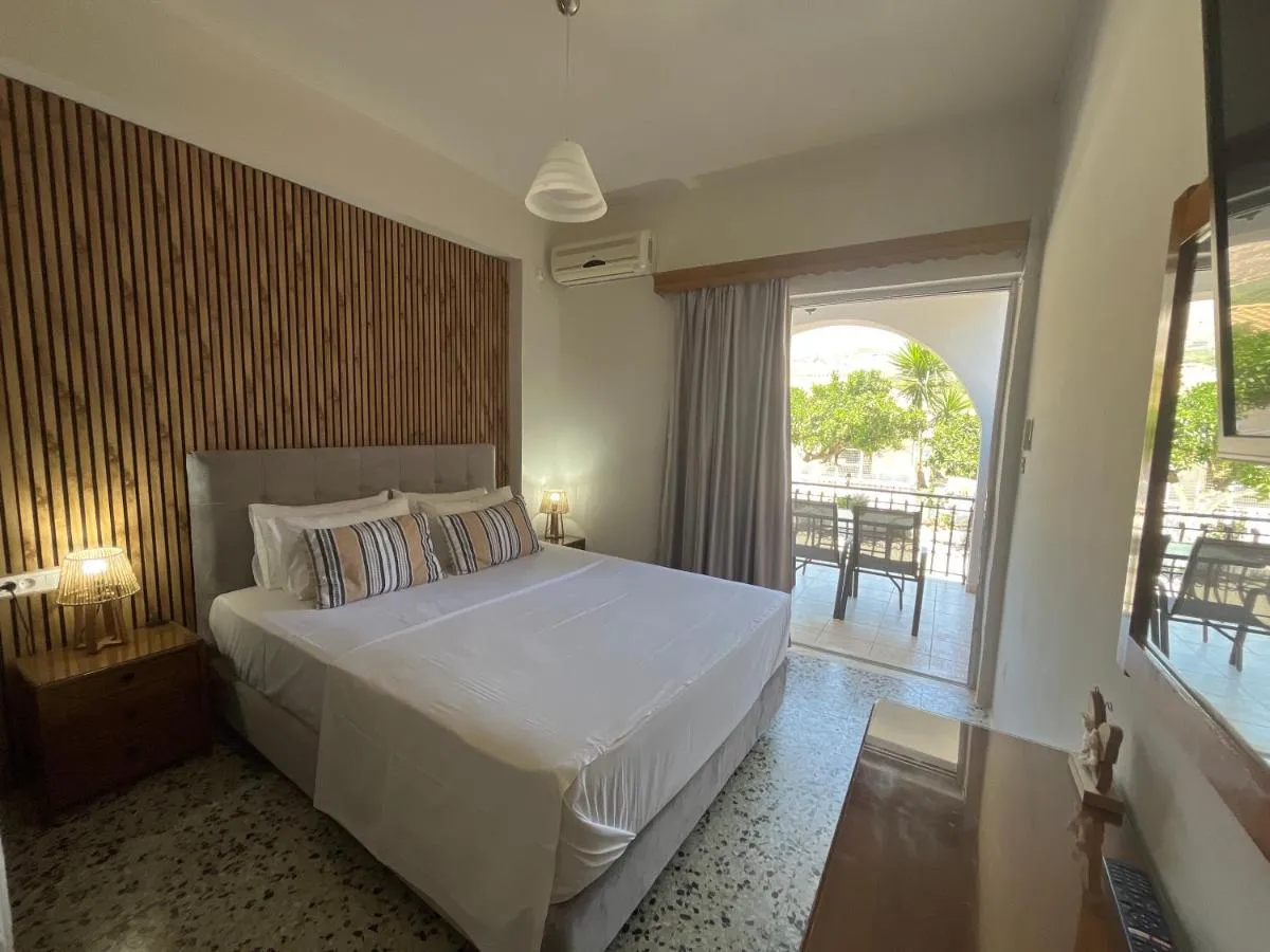Nikos Studios & Apartments
